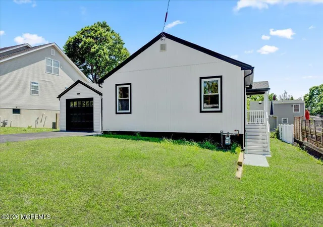Photo 3 of Sale Pending at 39 Point O Woods Dr, Toms River, NJ 08753 | MLS# 22615994 | Listing updated on 2026-09-08