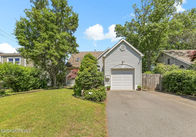 2nd image of 44 East Dr, Toms River, NJ 08753 | MLS# 22615988