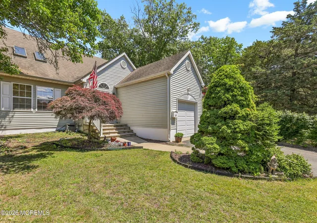 3rd image of 44 East Dr, Toms River, NJ 08753 | MLS# 22615988