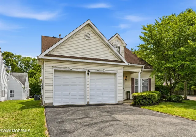 2nd image of 5 Holly Manor Ct, Helmetta, NJ 08828 | MLS# 22616368