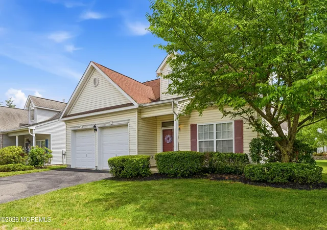 3rd image of 5 Holly Manor Ct, Helmetta, NJ 08828 | MLS# 22616368