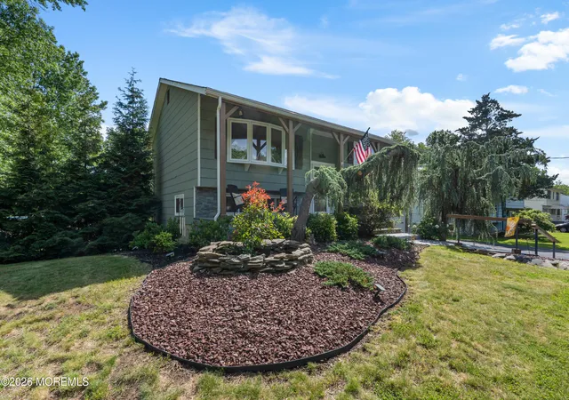 Homes for sale in Manalapan, NJ | 7 Oxford Rd, Manalapan, NJ 07726 | MLS# 22616603