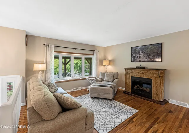 Homes for sale in Manalapan, NJ | 7 Oxford Rd, Manalapan, NJ 07726 | MLS# 22616603