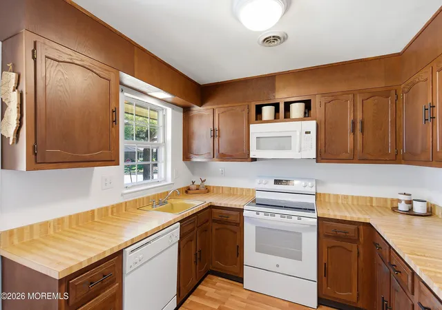 Homes for sale in Manchester, NJ | 21 Cambridge Cir #B, Manchester, NJ 08759 | MLS# 22616937