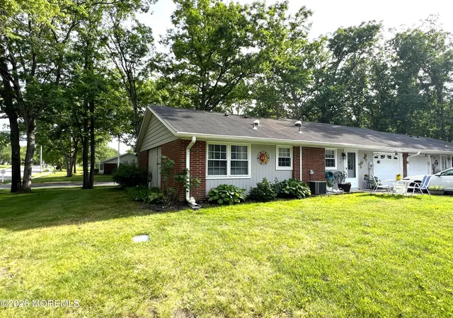 Photo 4 of Single family home for sale at 258 Jefferson Ct #B, Lakewood, NJ 08701 | MLS# 22617046 | Listing updated on 2026-07-16