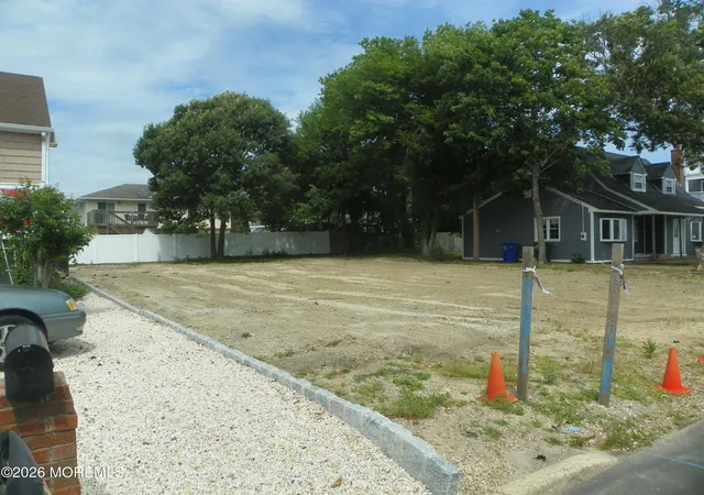 3rd image of 690 Bayview Dr, Toms River, NJ 08753 | MLS# 22617829