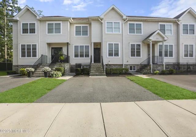 Photo 1 of Sale Pending at 4 Stamford Hl Rd, Lakewood, NJ 08701 | MLS# 22617118 | Listing updated on 2026-09-11