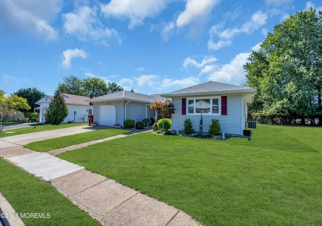 Photo 4 of Single family home for sale at 23 Fontana St, Toms River, NJ 08757 | MLS# 22617079 | Listing updated on 2026-09-17