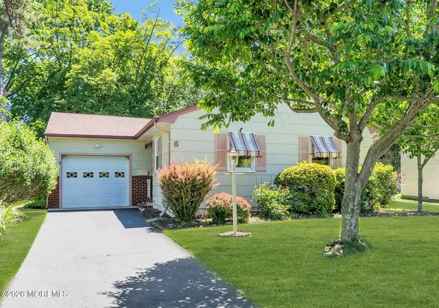 3rd image of 6 Woodbury Ct, Toms River, NJ 08757 | MLS# 22617750