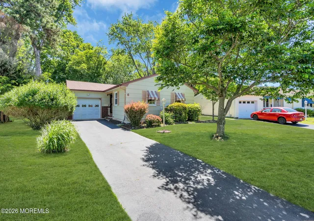 5th image of 6 Woodbury Ct, Toms River, NJ 08757 | MLS# 22617750
