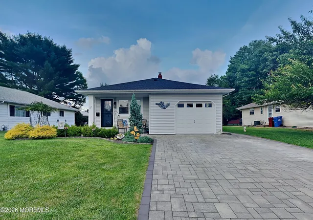 2nd image of 27 Montserrat St, Toms River, NJ 08757 | MLS# 22617160