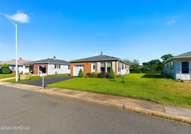 Photo 1 of Single family home for sale at 6 Saint Kitts Dr, Toms River, NJ 08757 | MLS# 22618177 | Listing updated on 2026-09-04