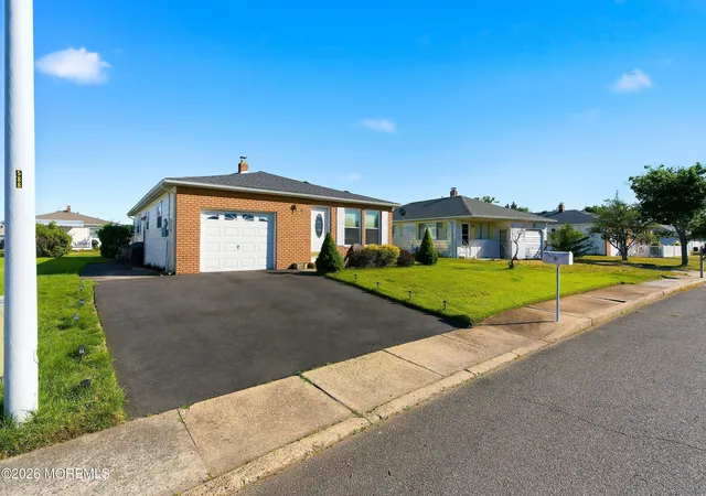 Photo 2 of Single family home for sale at 6 Saint Kitts Dr, Toms River, NJ 08757 | MLS# 22618177 | Listing updated on 2026-09-04