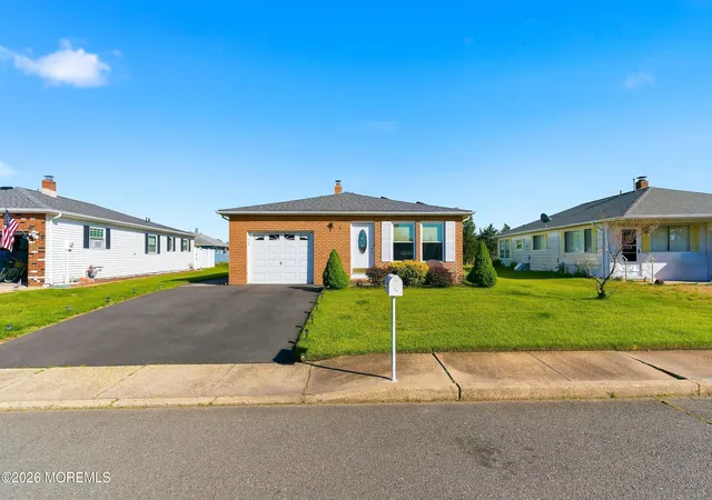 Photo 3 of Single family home for sale at 6 Saint Kitts Dr, Toms River, NJ 08757 | MLS# 22618177 | Listing updated on 2026-09-04