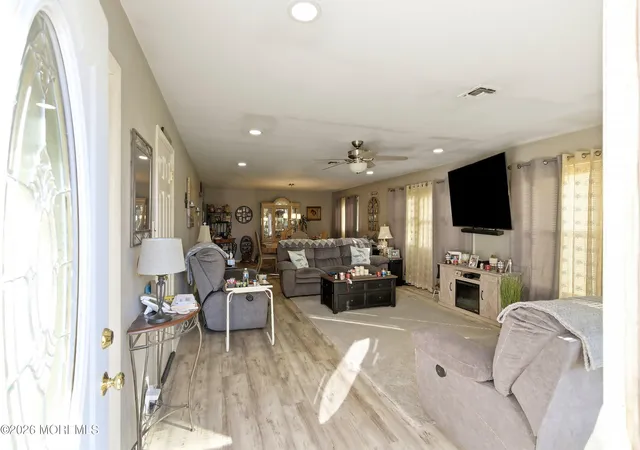 Photo 3 of Single family home for sale at 6 Saint Kitts Dr, Toms River, NJ 08757 | MLS# 22618177 | Listing updated on 2026-09-04