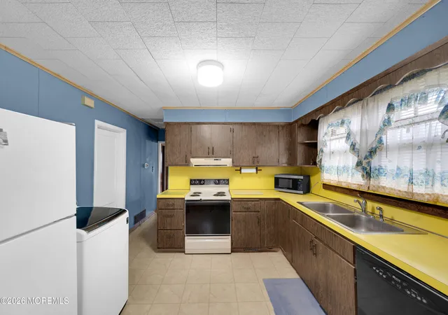 Photo 3 of Sale Pending at 201 Lillie Rd, Toms River, NJ 08753 | MLS# 22617671 | Listing updated on 2026-10-01
