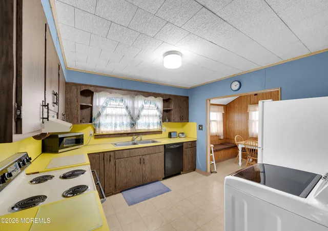 Photo 4 of Sale Pending at 201 Lillie Rd, Toms River, NJ 08753 | MLS# 22617671 | Listing updated on 2026-10-01