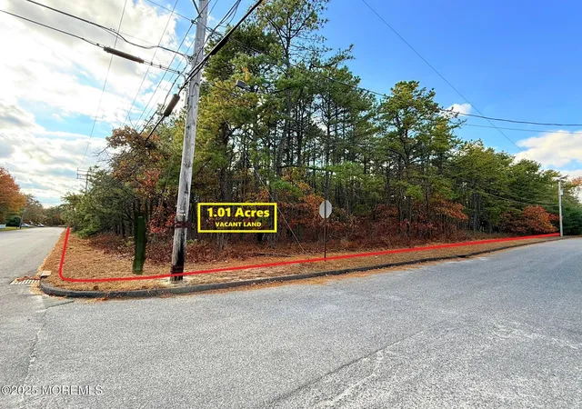 Photo 4 of Single family home for sale at 1901 Chilvers Ave, Whiting, NJ 08759 | MLS# 22617882 | Listing updated on 2026-07-07
