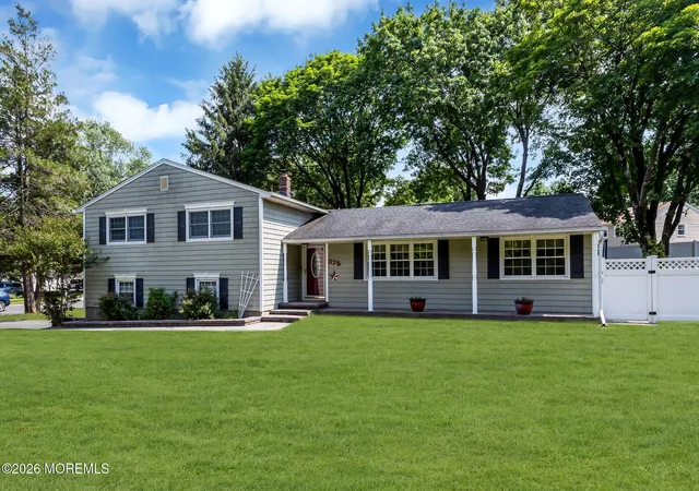 Homes for sale in Red Bank, NJ | 375 Oak Hill Rd, Red Bank, NJ 07701 | MLS# 22618272