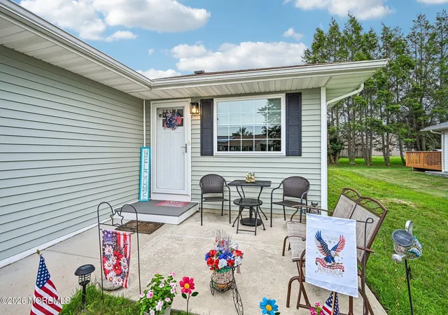 Photo 3 of Single family home for sale at 75 Bimini Dr, Toms River, NJ 08757 | MLS# 22620247 | Listing updated on 2026-10-05