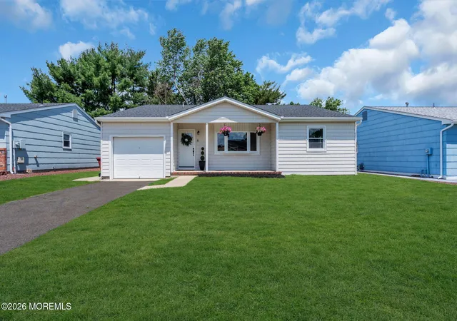 Photo 3 of Single family home for sale at 6 Coventry Rd, Toms River, NJ 08757 | MLS# 22618256 | Listing updated on 2026-09-14