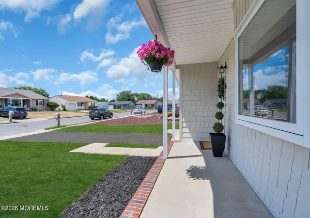 Photo 4 of Single family home for sale at 6 Coventry Rd, Toms River, NJ 08757 | MLS# 22618256 | Listing updated on 2026-09-14