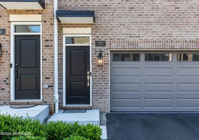 Photo 2 of Sale Pending at 27 Linder Ct, Middletown, NJ 07748 | MLS# 22620388 | Listing updated on 2026-09-10