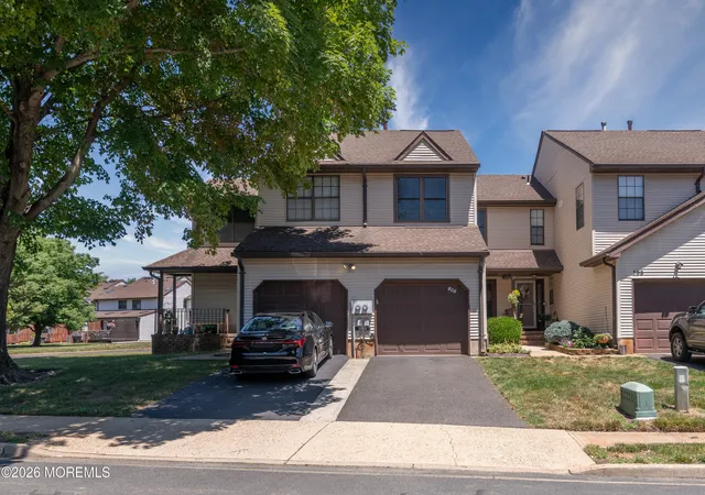 Homes for sale in Manalapan, NJ | 192 Longwood Dr #19-2, Manalapan, NJ 07726 | MLS# 22618317