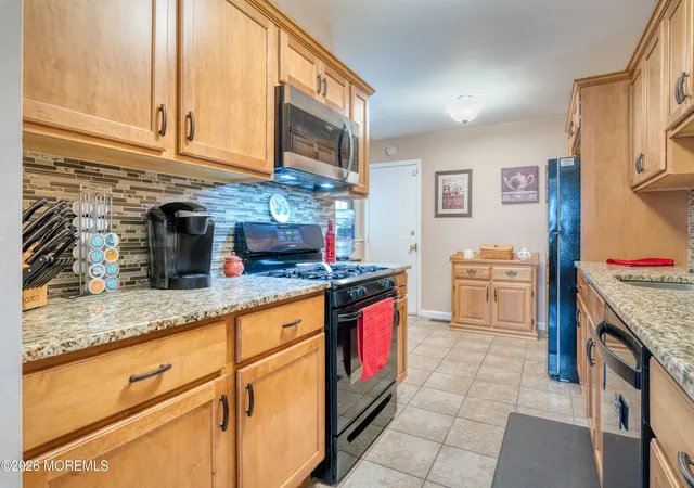 Homes for sale in Manalapan, NJ | 192 Longwood Dr #19-2, Manalapan, NJ 07726 | MLS# 22618317