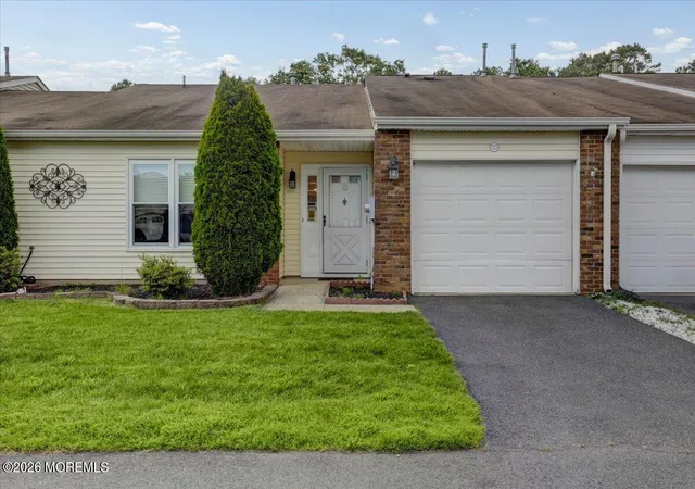 Homes for sale in Lakewood, NJ | 122 Maplecrest Dr W, Lakewood, NJ 08701 | MLS# 22618657
