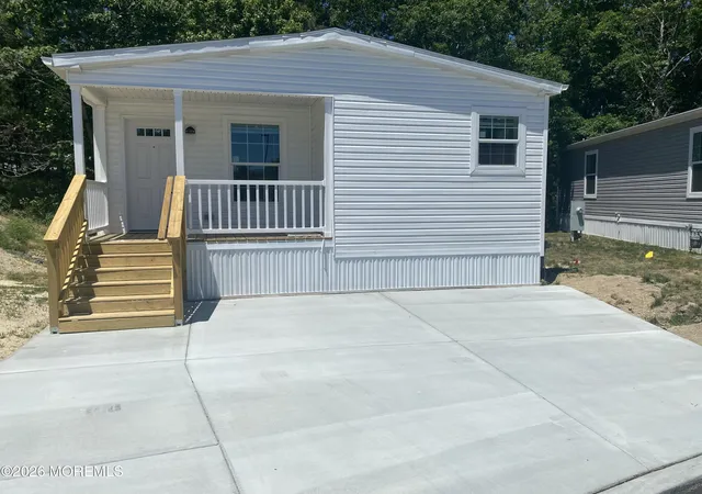 Homes for sale in Manahawkin, NJ | 17 Maple Tree Ct, Manahawkin, NJ 08050 | MLS# 22618549