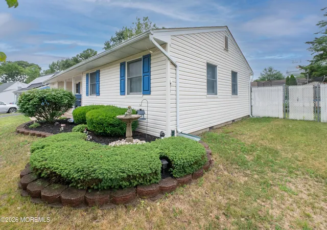 3rd image of 1035 Valley Stream Rd, Toms River, NJ 08753 | MLS# 22618570