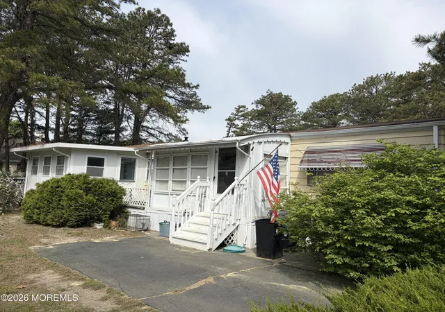 Homes for sale in Whiting, NJ | 10 Seagull Ct, Whiting, NJ 08759 | MLS# 22618624