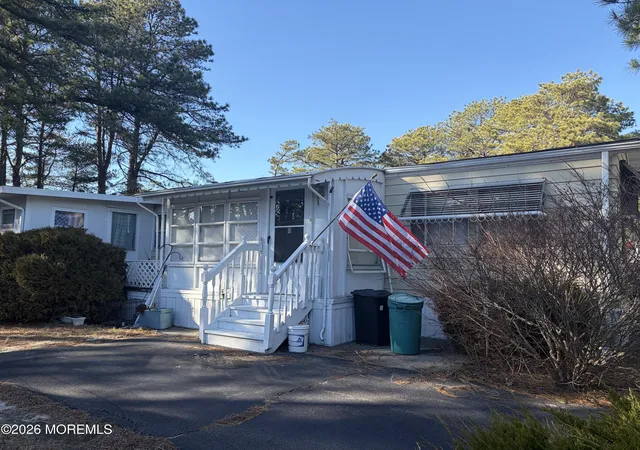 Homes for sale in Whiting, NJ | 10 Seagull Ct, Whiting, NJ 08759 | MLS# 22618624
