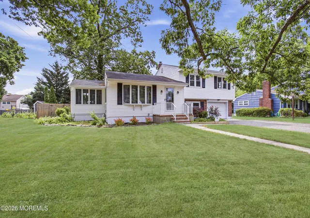 3rd image of 17 Ridgewood Dr, Toms River, NJ 08755 | MLS# 22618963
