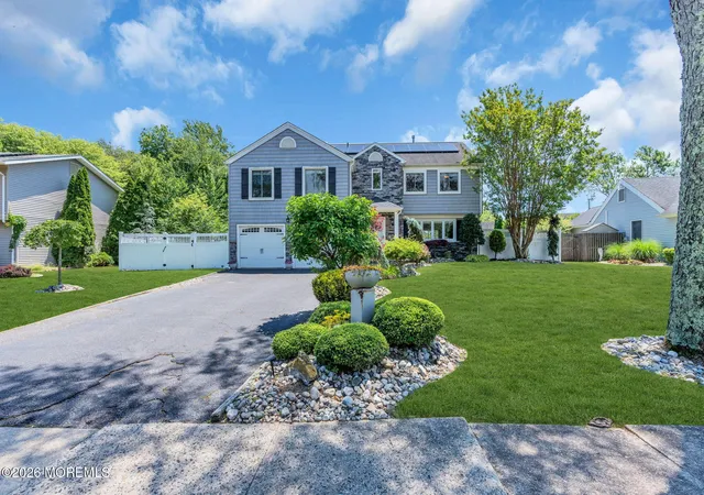 Photo 3 of Single family home for sale at 1083 Cavan Dr, Toms River, NJ 08753 | MLS# 22618678 | Listing updated on 2026-09-17
