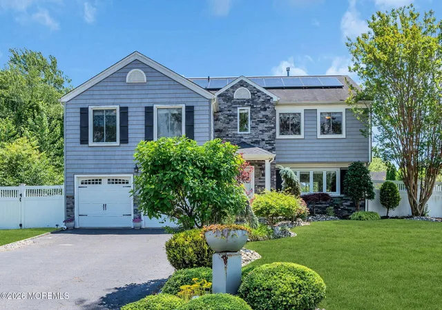 Photo 3 of Sale Pending at 1083 Cavan Dr, Toms River, NJ 08753 | MLS# 22618678 | Listing updated on 2026-10-23