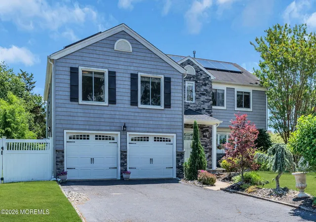 Photo 4 of Sale Pending at 1083 Cavan Dr, Toms River, NJ 08753 | MLS# 22618678 | Listing updated on 2026-10-23