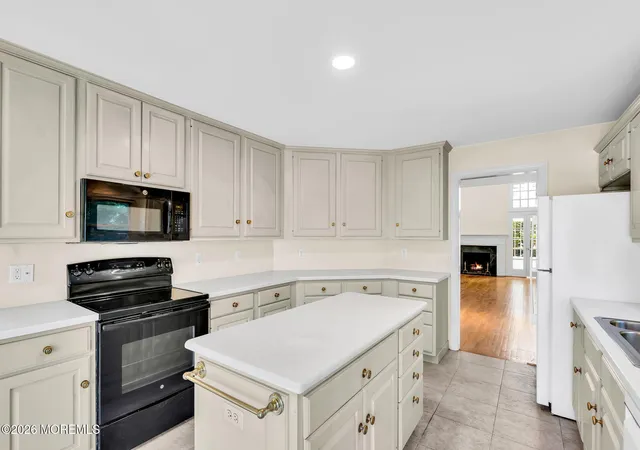 Homes for sale in Little Silver, NJ | 9 Country Ln #11, Little Silver, NJ 07739 | MLS# 22619293