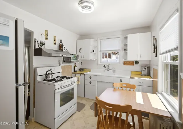Photo 4 of Sale Pending at 350 Suttons Ln, Edison, NJ 08817 | MLS# 22618754 | Listing updated on 2026-09-30