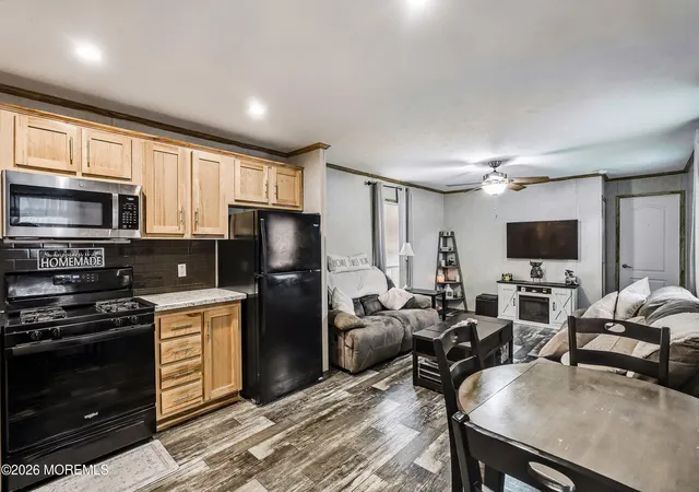 Photo 1 of Manufactured home for sale at 32 Bayshore Mobile Mnr, Hazlet, NJ 07730 | MLS# 22618901 | Listing updated on 2026-09-11