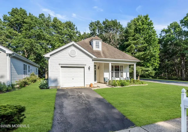 2nd image of 30 Autumn Rise Ln, Lakewood, NJ 08701 | MLS# 22620293
