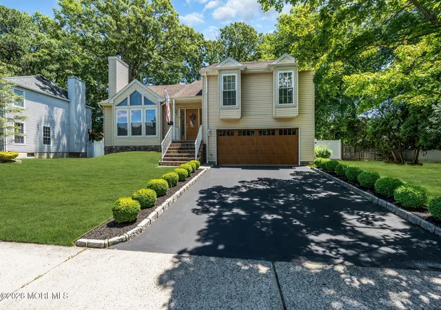 Photo 3 of Sale Pending at 11 Metedeconk Rd, Howell, NJ 07731 | MLS# 22619137 | Listing updated on 2026-09-11