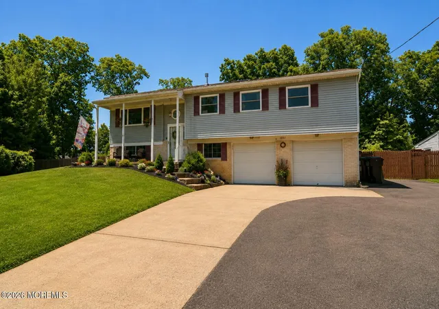 1st image of 1031 Zircon Dr, Toms River, NJ 08753 | MLS# 22619141
