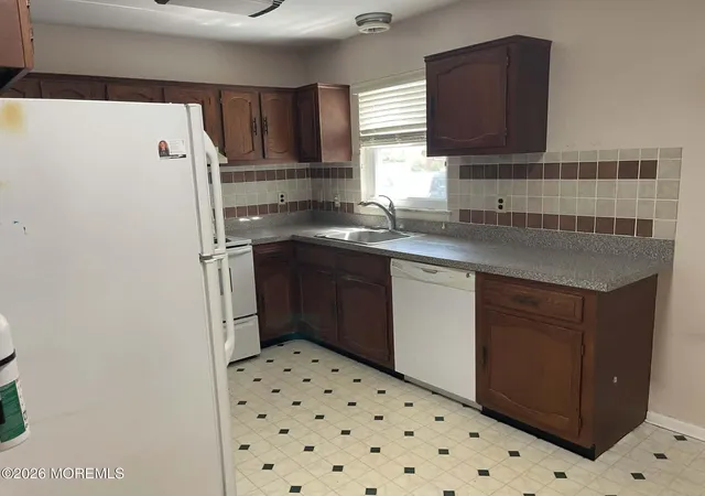 4th image of 4 Yorktowne Pkwy #A, Whiting, NJ 08759 | MLS# 22619325