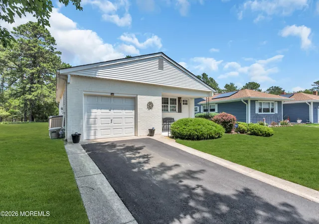 Photo 4 of Single family home for sale at 108 Torrey Pines Dr, Toms River, NJ 08757 | MLS# 22620019 | Listing updated on 2026-09-13