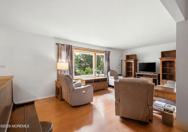 Photo 4 of Single family home for sale at 39 Mcfadden Dr, Monroe Township, NJ 08831 | MLS# 22621227 | Listing updated on 2026-09-09