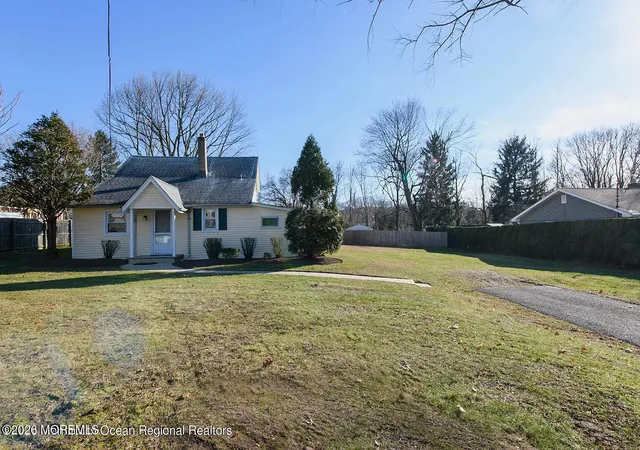 Homes for sale in Matawan, NJ | 2 Woodbrook Dr, Matawan, NJ 07747 | MLS# 22619673
