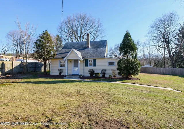 Homes for sale in Matawan, NJ | 2 Woodbrook Dr, Matawan, NJ 07747 | MLS# 22619673