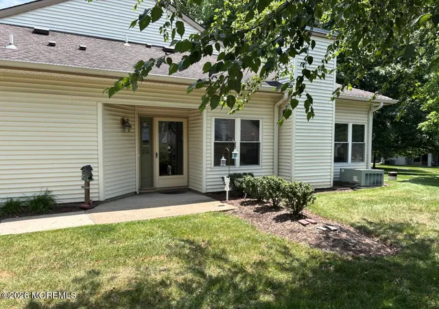 Homes for sale in Englishtown, NJ | 218 Ravenswood Rd, Englishtown, NJ 07726 | MLS# 22619691